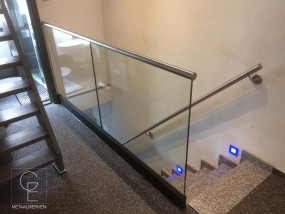 inox handrail met glazen borstwering op maat eg metaalwerken